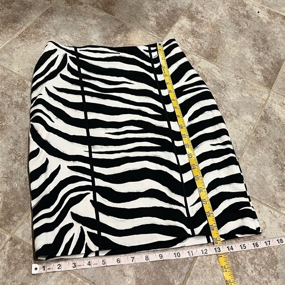 WHBM Zebra Animal Print High Rise Mini Pencil Skirt Stretch Black White Size 2 - Picture 4 of 8